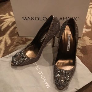 Manolo Blahnik Gold Fabric HOOOOT Stilettos!